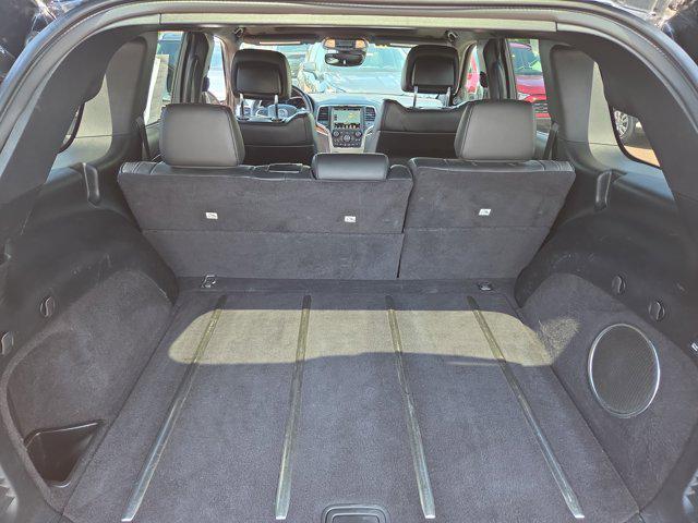 Photo of 2017 Diamond Black Crystal Pearlcoat Jeep Grand Cherokee
