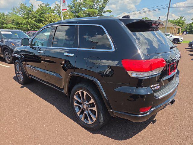 Photo of 2017 Diamond Black Crystal Pearlcoat Jeep Grand Cherokee
