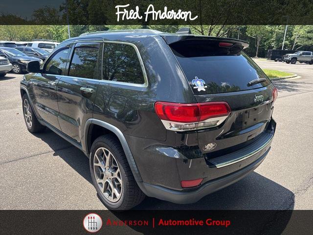 Photo of 2020 Diamond Black Crystal Pearlcoat Jeep Grand Cherokee