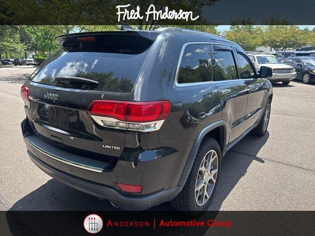 Photo of 2020 Diamond Black Crystal Pearlcoat Jeep Grand Cherokee