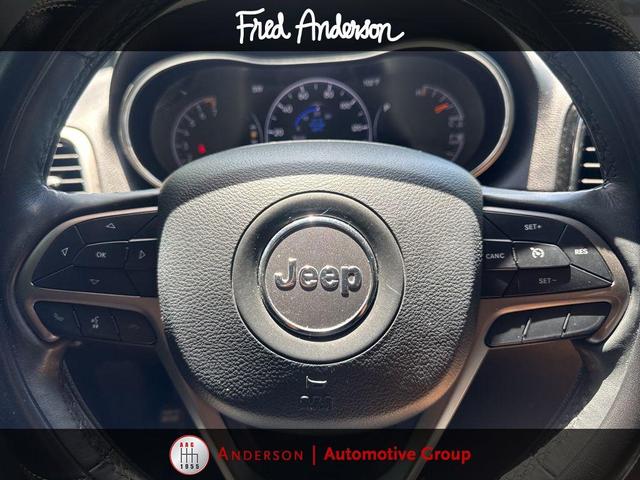 Photo of 2020 Diamond Black Crystal Pearlcoat Jeep Grand Cherokee