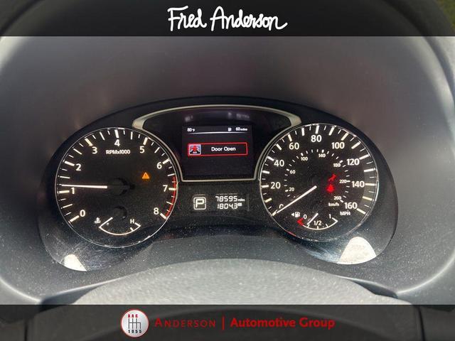 Photo of 2015 Pearl White Nissan Altima