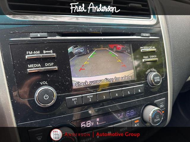 Photo of 2015 Pearl White Nissan Altima