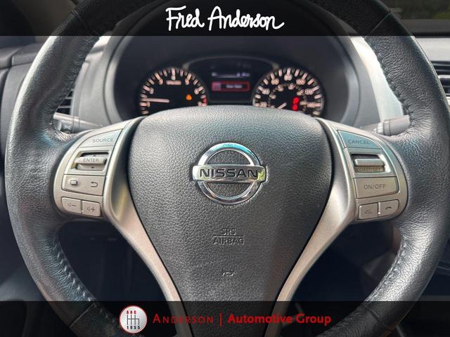 Photo of 2015 Pearl White Nissan Altima