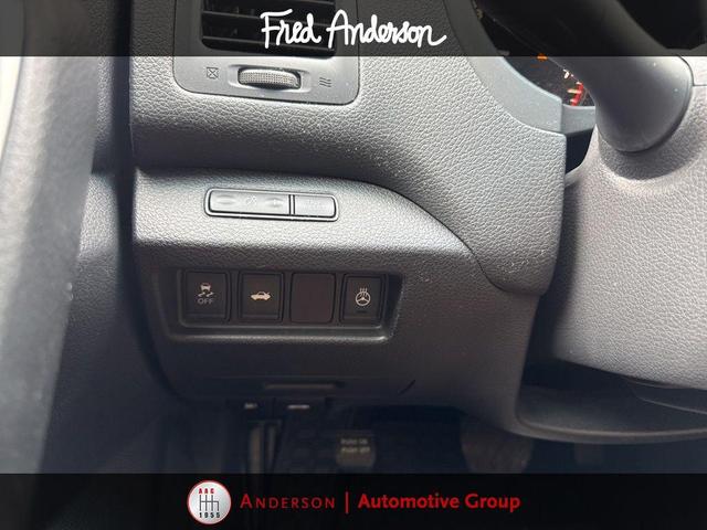 Photo of 2015 Pearl White Nissan Altima