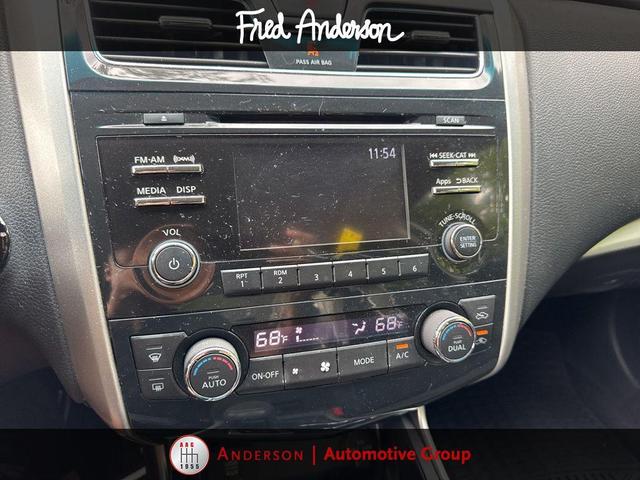 Photo of 2015 Pearl White Nissan Altima
