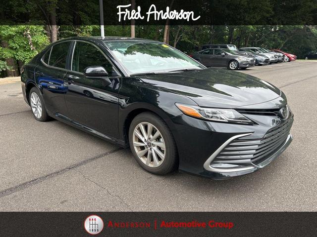 Photo of 2023 Midnight Black Metallic Toyota Camry