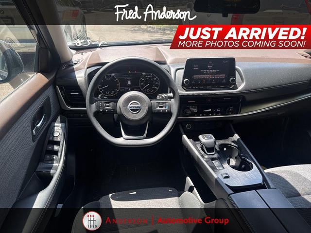Photo of 2021 Super Black Nissan Rogue