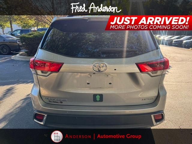 Photo of 2018 Celestial Silver Metallic Toyota Highlander