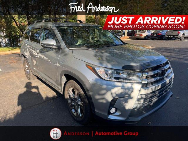 Photo of 2018 Celestial Silver Metallic Toyota Highlander