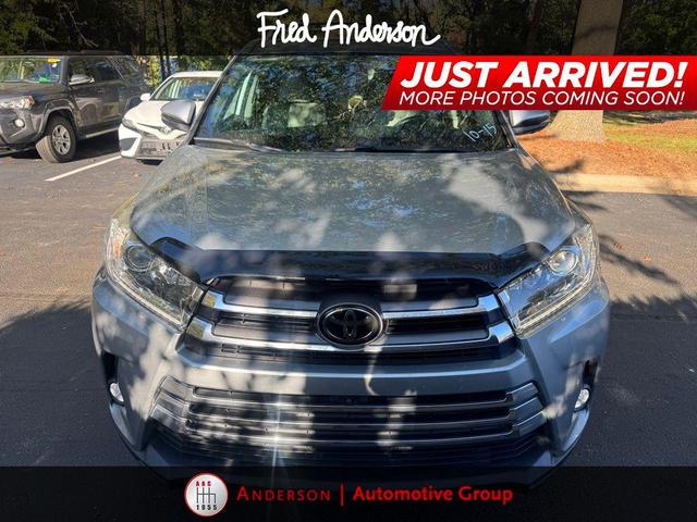 Photo of 2018 Celestial Silver Metallic Toyota Highlander