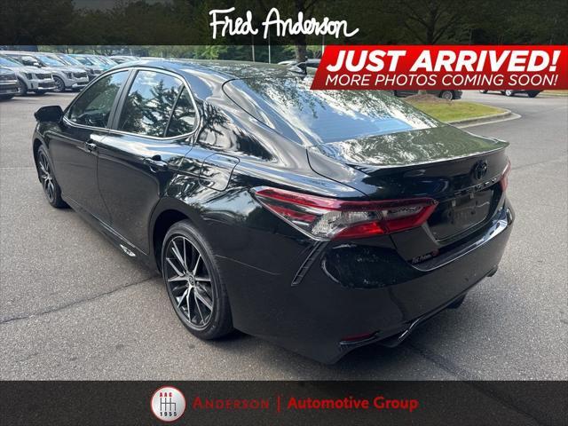 Photo of 2023 Midnight Black Metallic Toyota Camry