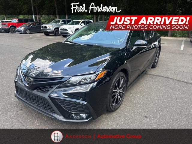 Photo of 2023 Midnight Black Metallic Toyota Camry