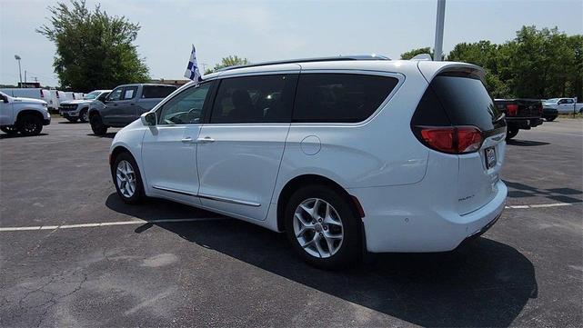 Photo of 2020 Bright White Clearcoat Chrysler Pacifica