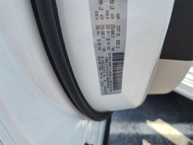 Photo of 2020 Bright White Clearcoat Chrysler Pacifica