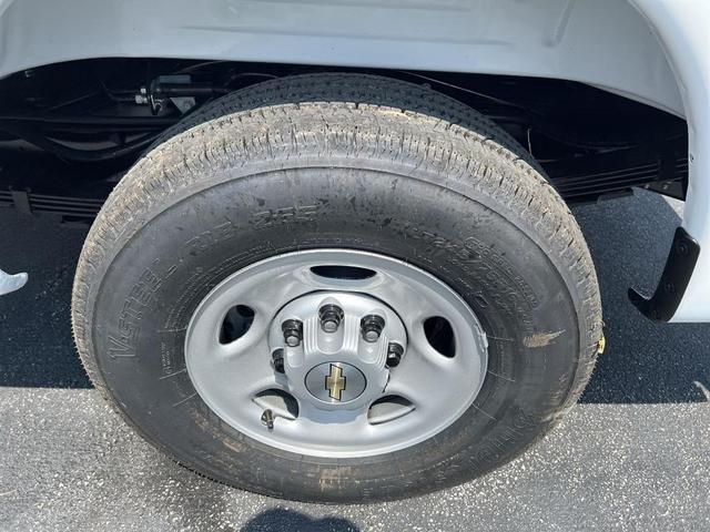 Photo of 2025 Summit White Chevrolet Express 3500