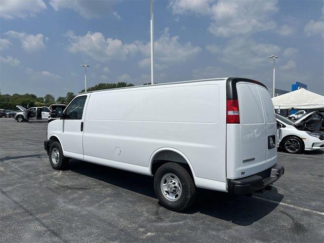 Photo of 2025 Summit White Chevrolet Express 3500