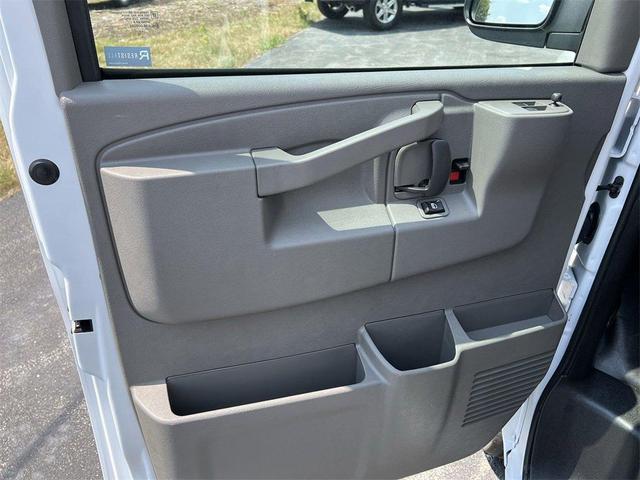Photo of 2025 Summit White Chevrolet Express 3500