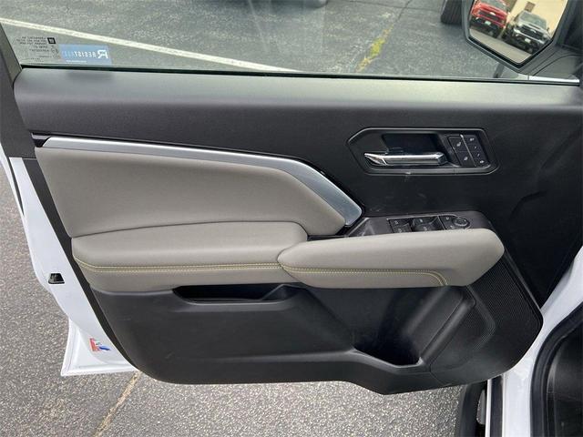 Photo of 2026 Summit White Chevrolet Colorado