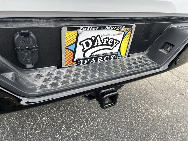 Photo of 2026 Summit White Chevrolet Colorado