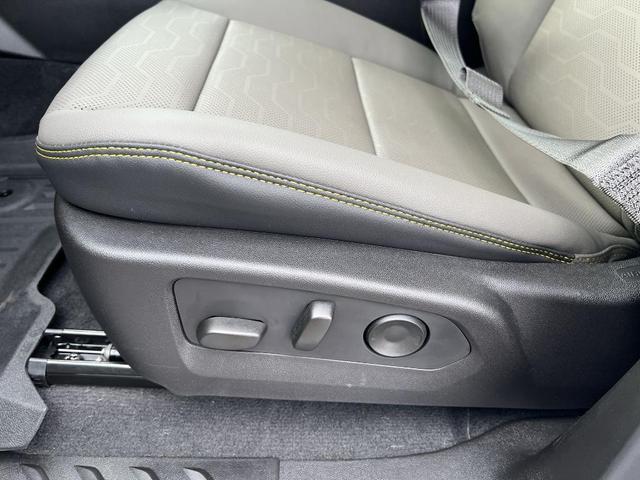 Photo of 2026 Summit White Chevrolet Colorado
