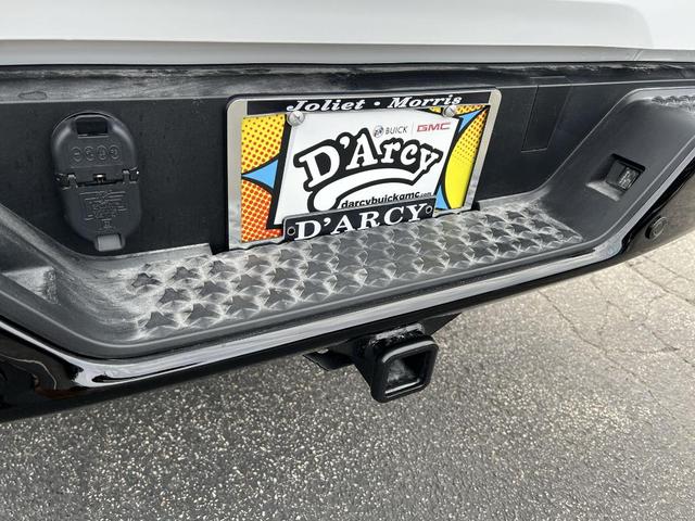 Photo of 2026 Summit White Chevrolet Colorado