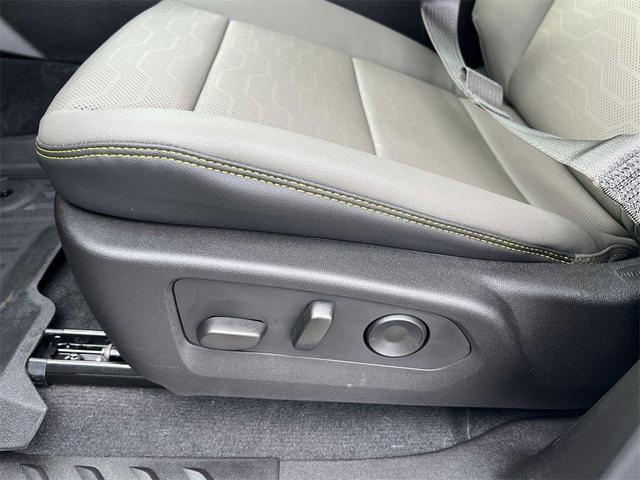 Photo of 2026 Summit White Chevrolet Colorado