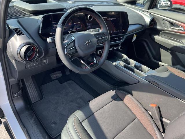 Photo of 2025 Iridescent Pearl Tricoat Chevrolet Equinox EV