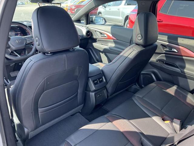 Photo of 2025 Iridescent Pearl Tricoat Chevrolet Equinox EV