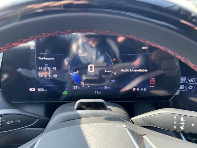 Photo of 2025 Iridescent Pearl Tricoat Chevrolet Equinox EV