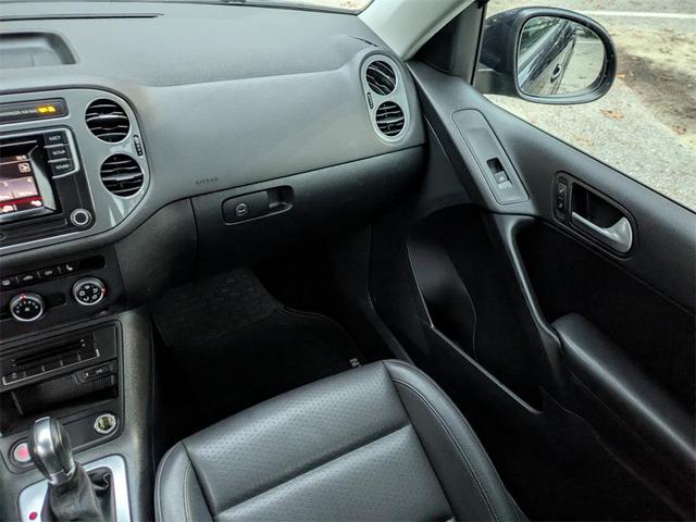 Photo of 2016 Blue Volkswagen Tiguan
