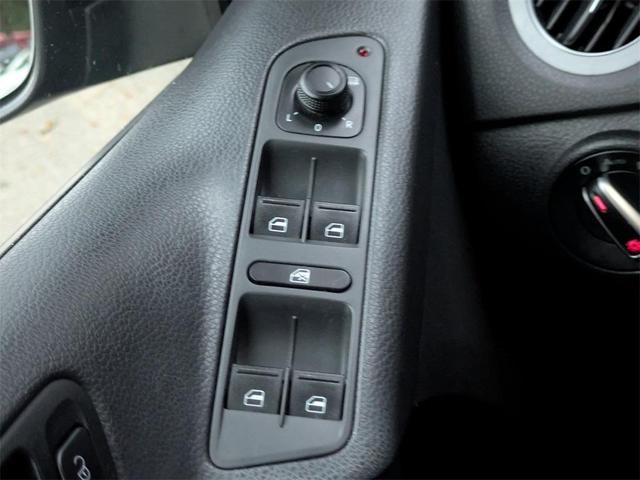 Photo of 2016 Blue Volkswagen Tiguan