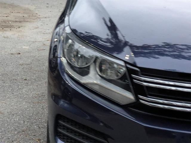 Photo of 2016 Blue Volkswagen Tiguan