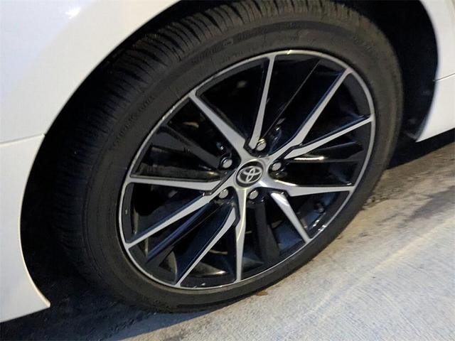 Photo of 2021 Super White Toyota Camry