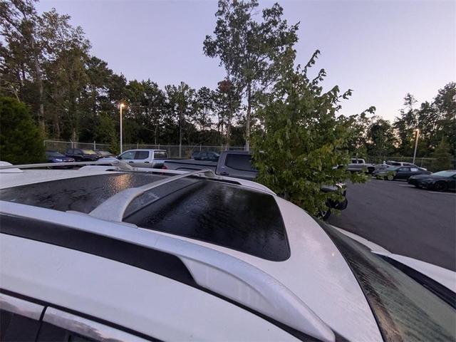 Photo of 2018 White Nissan Rogue