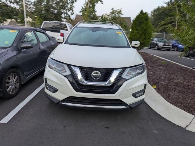 Photo of 2018 White Nissan Rogue