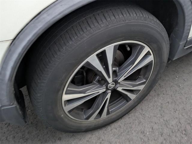 Photo of 2018 White Nissan Rogue
