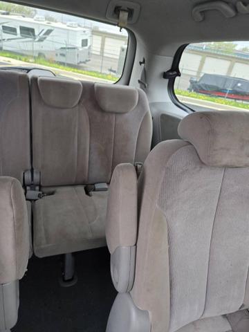 Photo of 2010 Blue Kia Sedona
