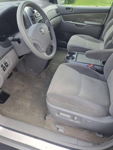 Photo of 2009 Silver Toyota Sienna