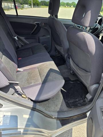 Photo of 2001 Silver Toyota RAV4