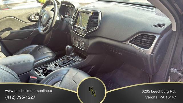 Photo of 2019 Diamond Black Crystal Pearlcoat Jeep Cherokee