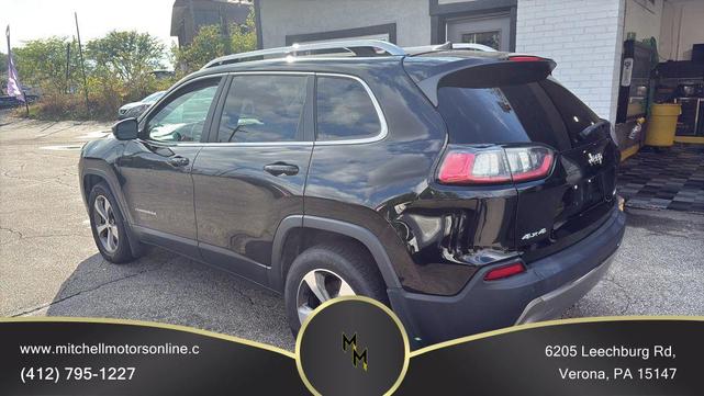 Photo of 2019 Diamond Black Crystal Pearlcoat Jeep Cherokee