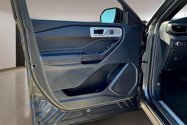 Photo of 2020 Gray Metallic Ford Explorer