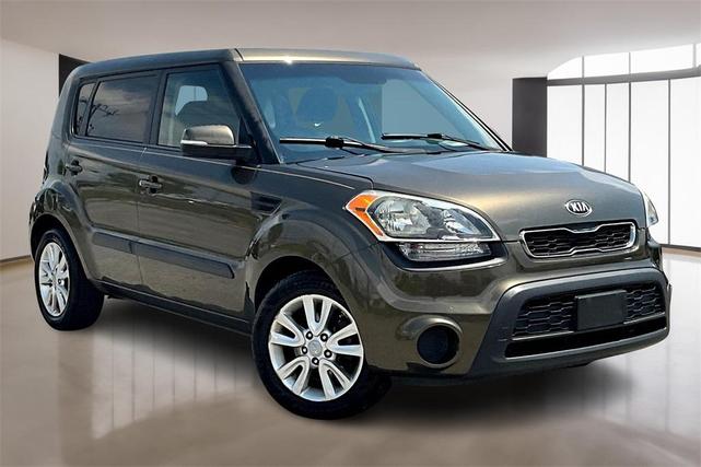 Photo of 2013 Moss Green Metallic Kia Soul