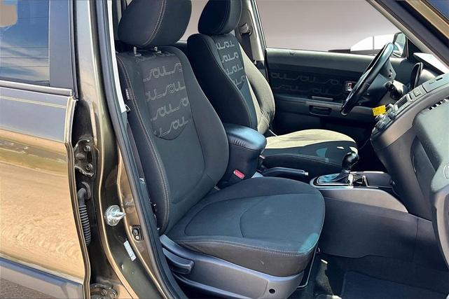 Photo of 2013 Moss Green Metallic Kia Soul