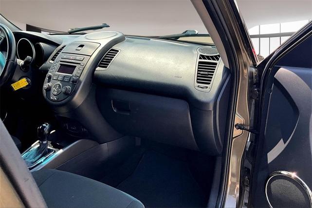 Photo of 2013 Moss Green Metallic Kia Soul