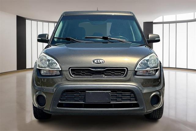 Photo of 2013 Moss Green Metallic Kia Soul