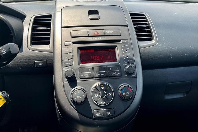Photo of 2013 Moss Green Metallic Kia Soul