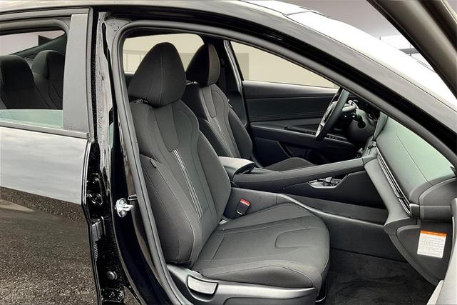 Photo of 2025 Black Hyundai ELANTRA HEV