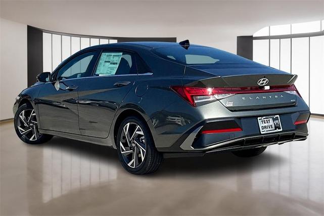 Photo of 2025 Amazon Gray Hyundai ELANTRA HEV